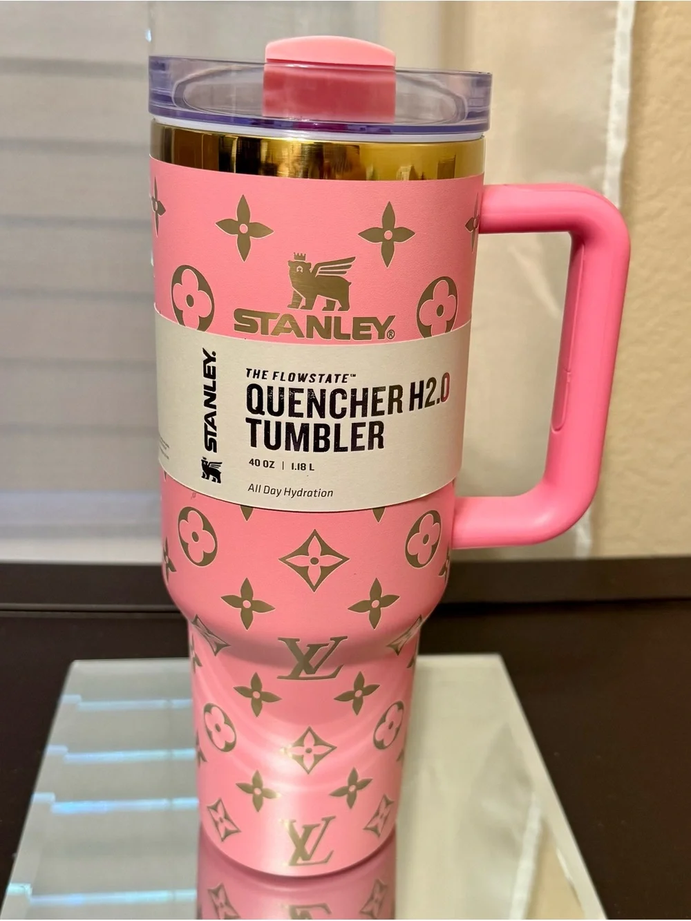 New Stanley Pink and Gold Quencher H2.0 Tumbler with Handle - Picture 8 of 9